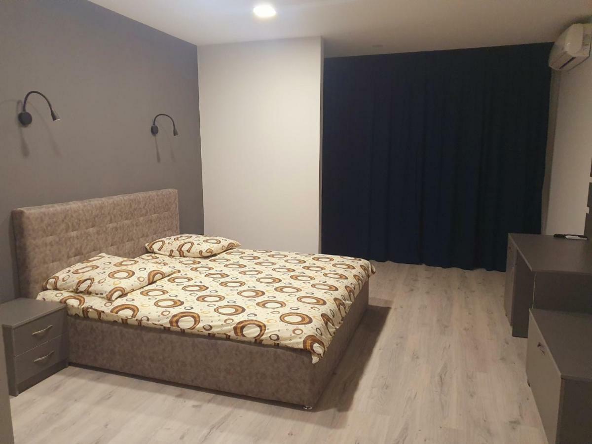Apartments Yes Ужгород Екстериор снимка